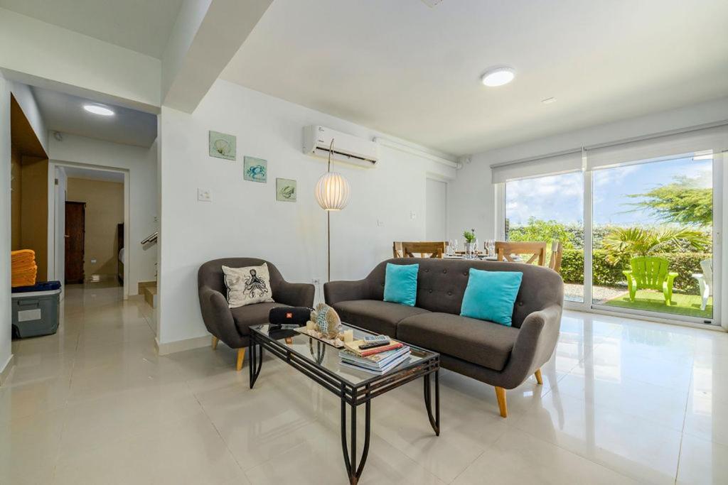 Koyari Modern Condos 9Br 7Ba Sleeps 26 W/ Pool And Roof Deck شاطئ بالم المظهر الخارجي الصورة