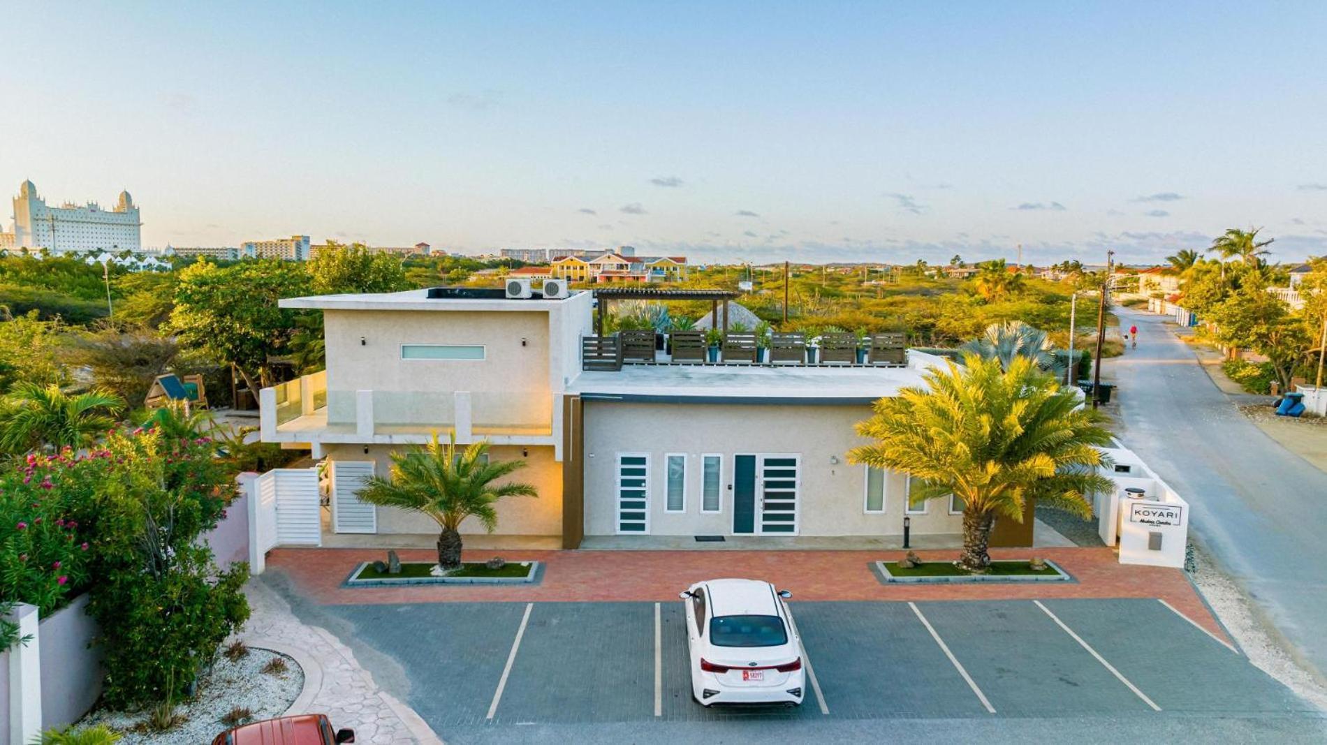 Koyari Modern Condos 9Br 7Ba Sleeps 26 W/ Pool And Roof Deck شاطئ بالم المظهر الخارجي الصورة