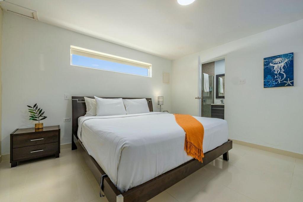 Koyari Modern Condos 9Br 7Ba Sleeps 26 W/ Pool And Roof Deck شاطئ بالم المظهر الخارجي الصورة