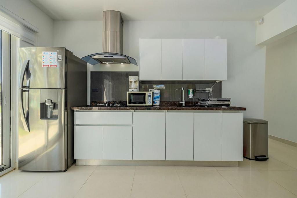 Koyari Modern Condos 9Br 7Ba Sleeps 26 W/ Pool And Roof Deck شاطئ بالم المظهر الخارجي الصورة