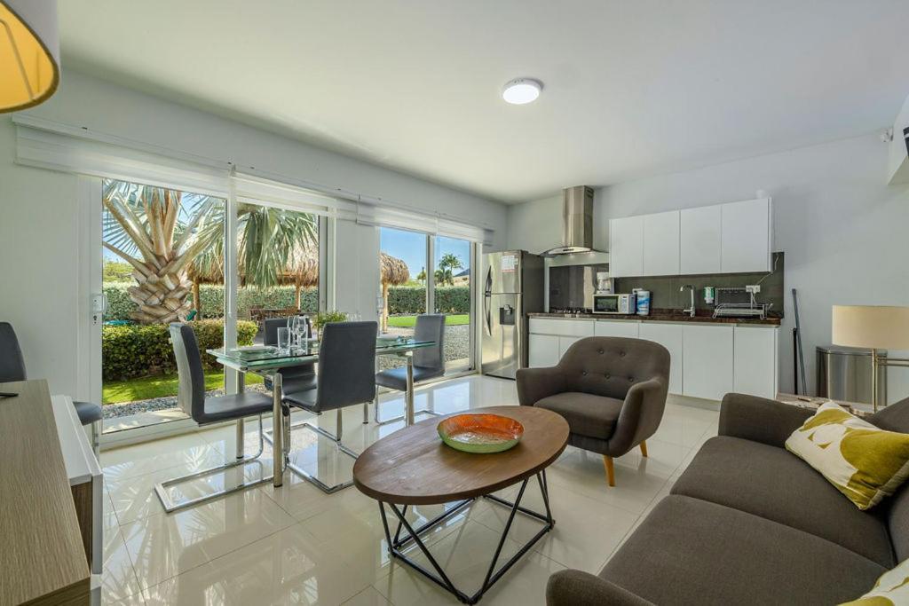 Koyari Modern Condos 9Br 7Ba Sleeps 26 W/ Pool And Roof Deck شاطئ بالم المظهر الخارجي الصورة