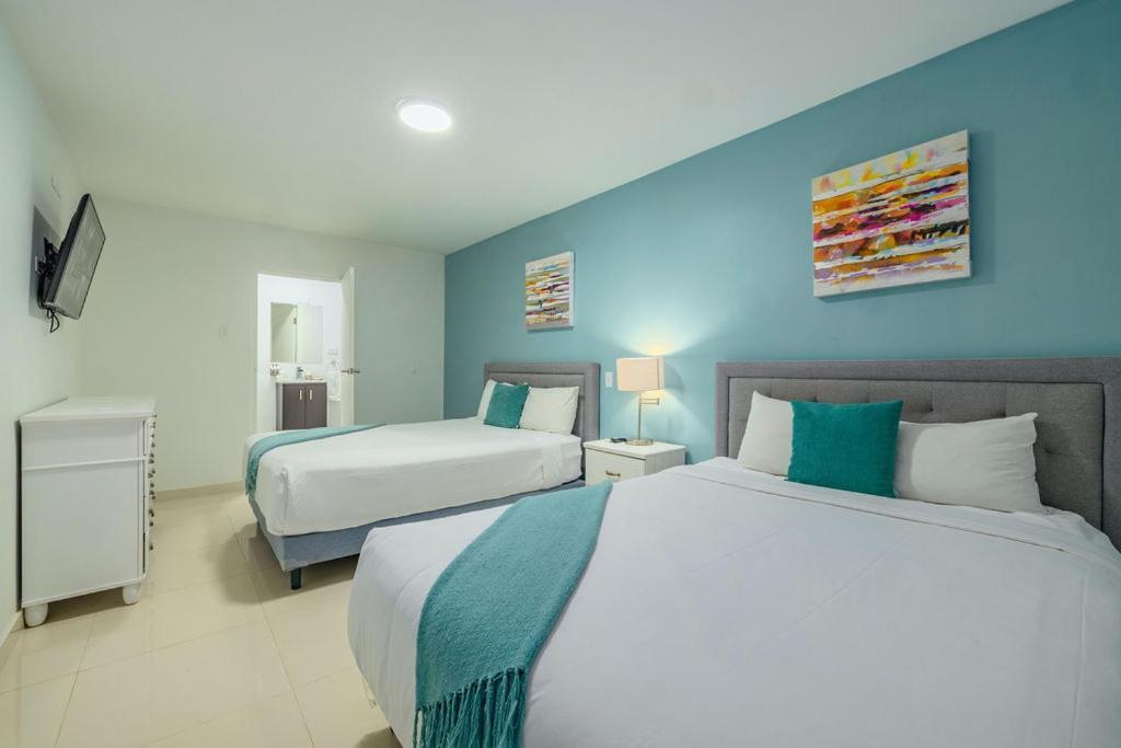 Koyari Modern Condos 9Br 7Ba Sleeps 26 W/ Pool And Roof Deck شاطئ بالم المظهر الخارجي الصورة