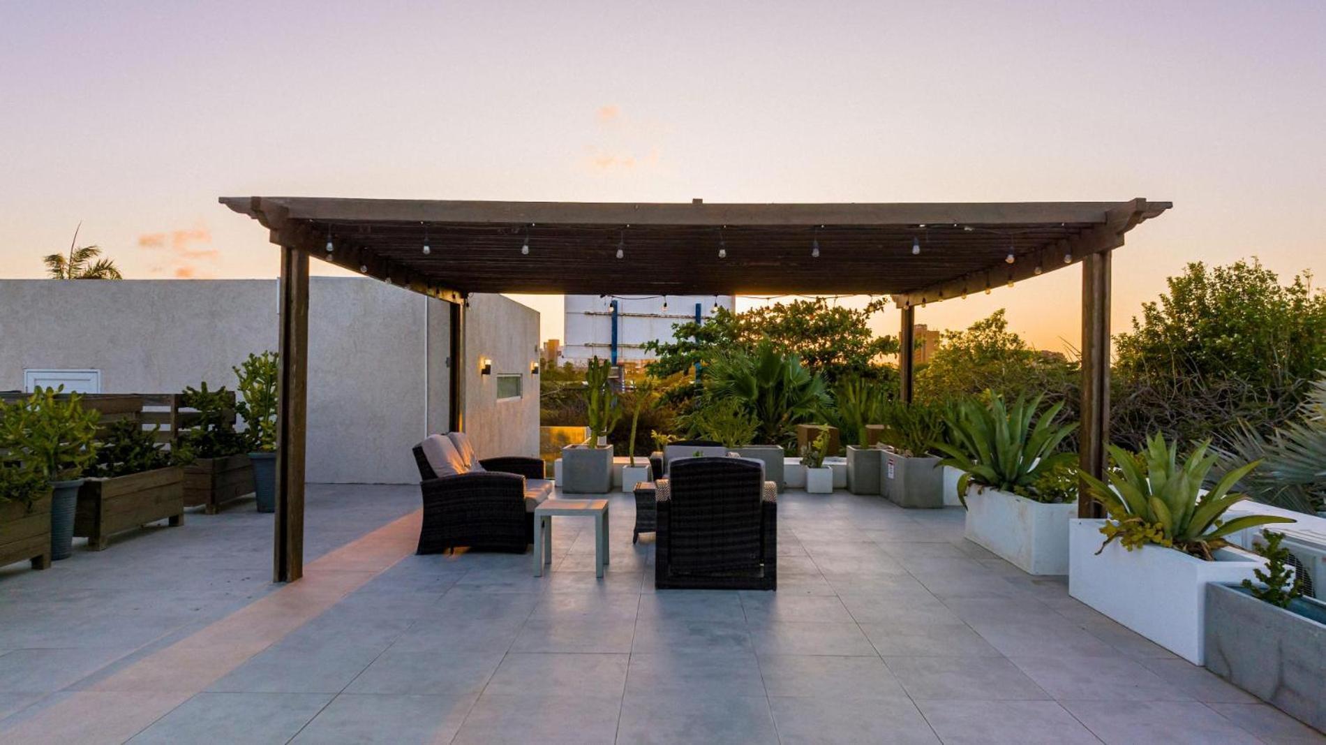 Koyari Modern Condos 9Br 7Ba Sleeps 26 W/ Pool And Roof Deck شاطئ بالم المظهر الخارجي الصورة