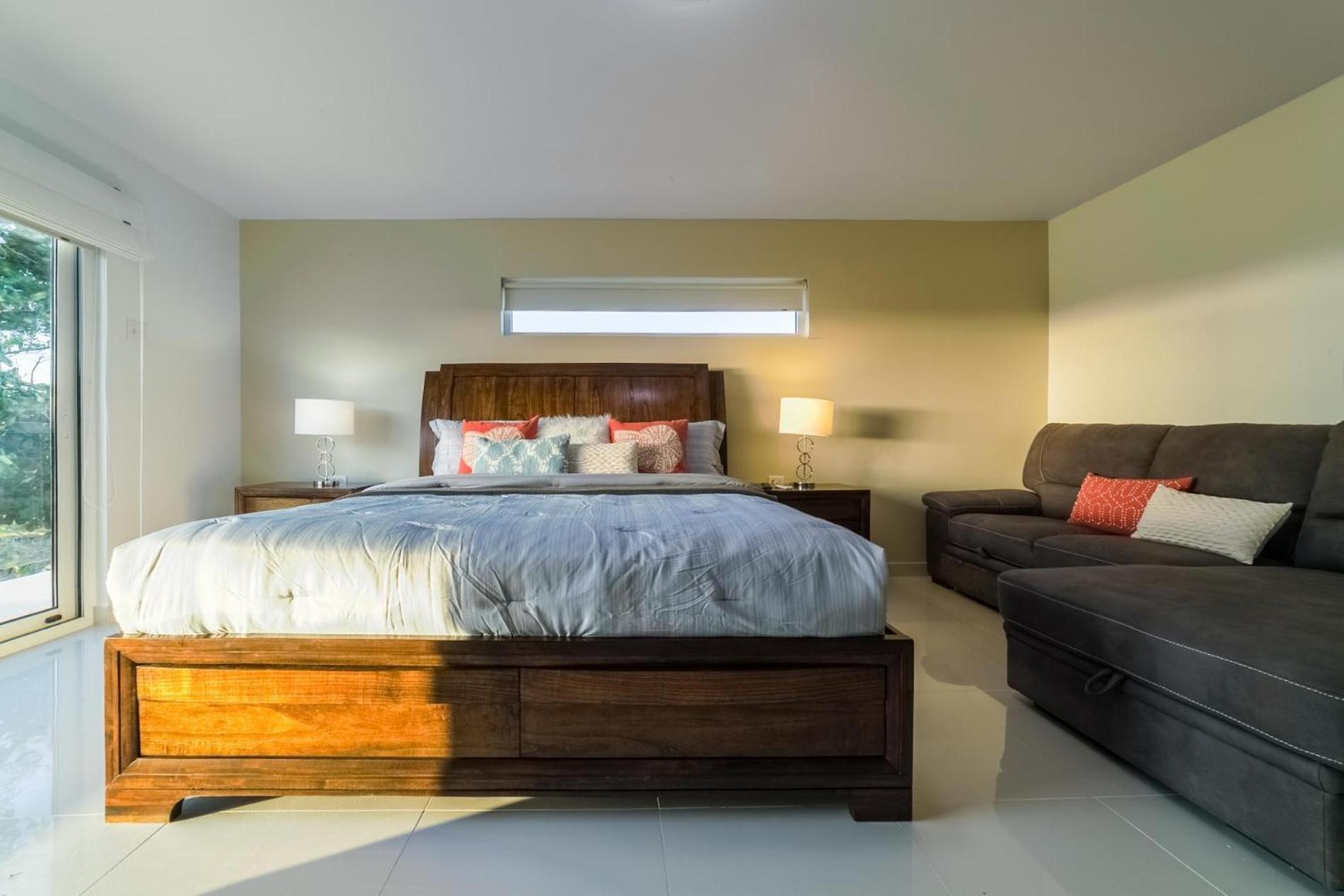 Koyari Modern Condos 9Br 7Ba Sleeps 26 W/ Pool And Roof Deck شاطئ بالم المظهر الخارجي الصورة