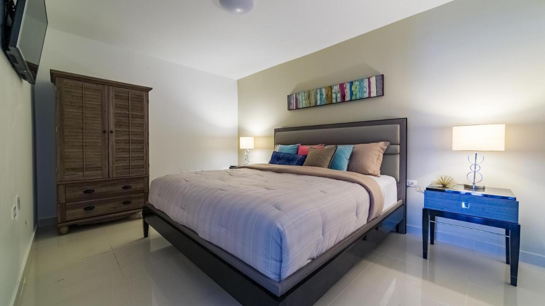 Koyari Modern Condos 9Br 7Ba Sleeps 26 W/ Pool And Roof Deck شاطئ بالم المظهر الخارجي الصورة