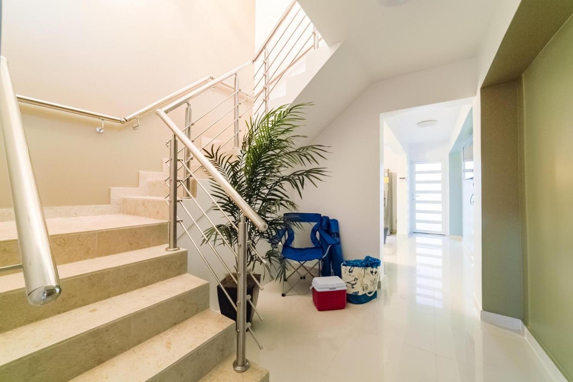 Koyari Modern Condos 9Br 7Ba Sleeps 26 W/ Pool And Roof Deck شاطئ بالم المظهر الخارجي الصورة