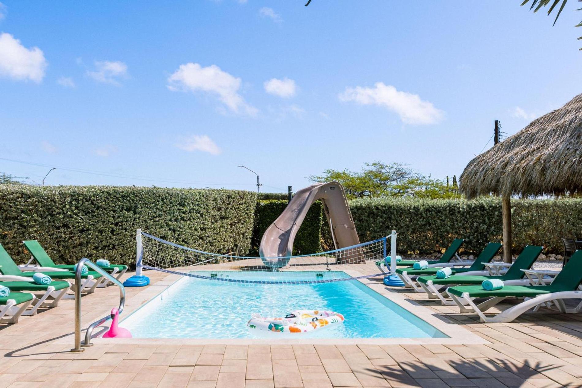 Koyari Modern Condos 9Br 7Ba Sleeps 26 W/ Pool And Roof Deck شاطئ بالم المظهر الخارجي الصورة