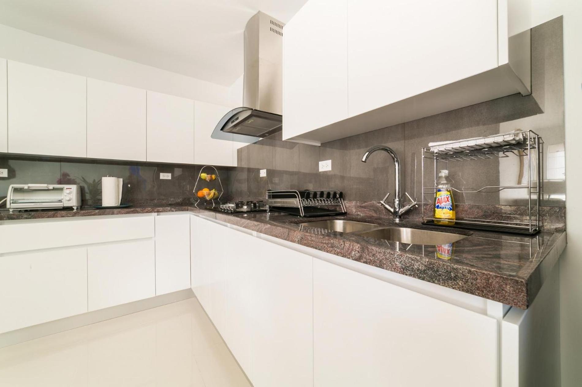 Koyari Modern Condos 9Br 7Ba Sleeps 26 W/ Pool And Roof Deck شاطئ بالم المظهر الخارجي الصورة
