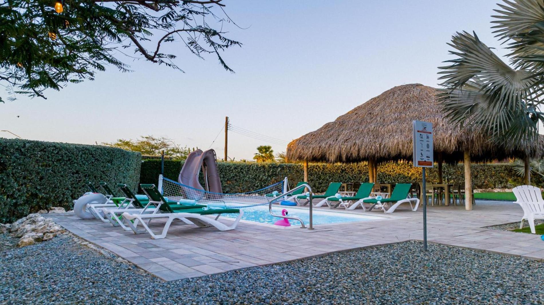Koyari Modern Condos 9Br 7Ba Sleeps 26 W/ Pool And Roof Deck شاطئ بالم المظهر الخارجي الصورة