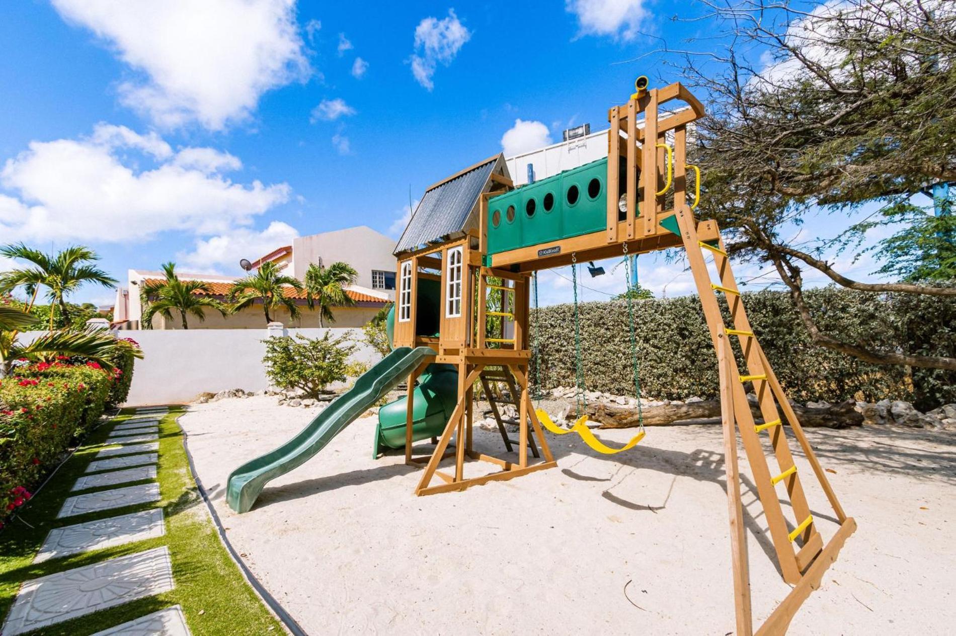 Koyari Modern Condos 9Br 7Ba Sleeps 26 W/ Pool And Roof Deck شاطئ بالم المظهر الخارجي الصورة